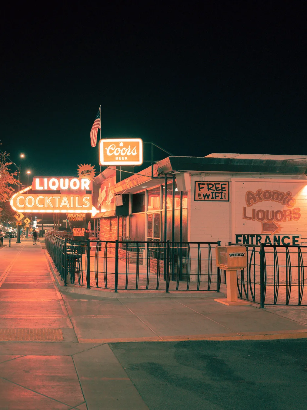 Neon signage of a liquor store in Las Vegas — limited edition fine art print by Ludwig Favre