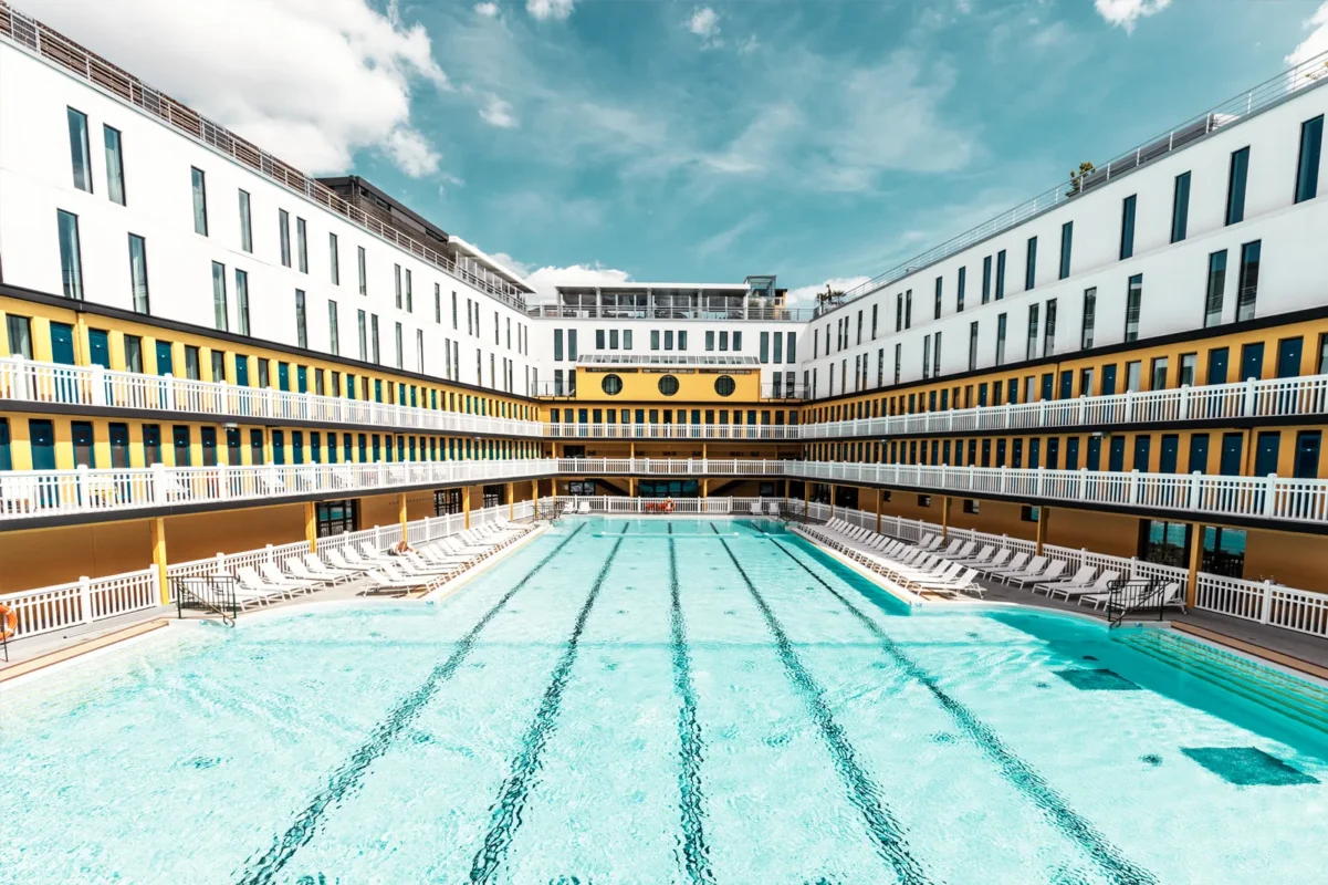 Turquoise Paris swimming pool with Art Deco architecture and a clear blue — limited edition fine art print by Ludwig Favre