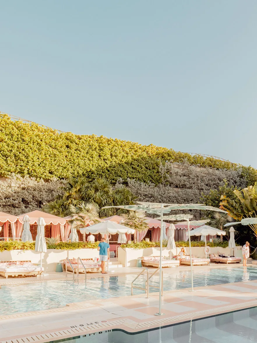 Strawberry Pool at Miami Beach with pastel umbrellas and lounge chairs — limited edition fine art print by Ludwig Favre