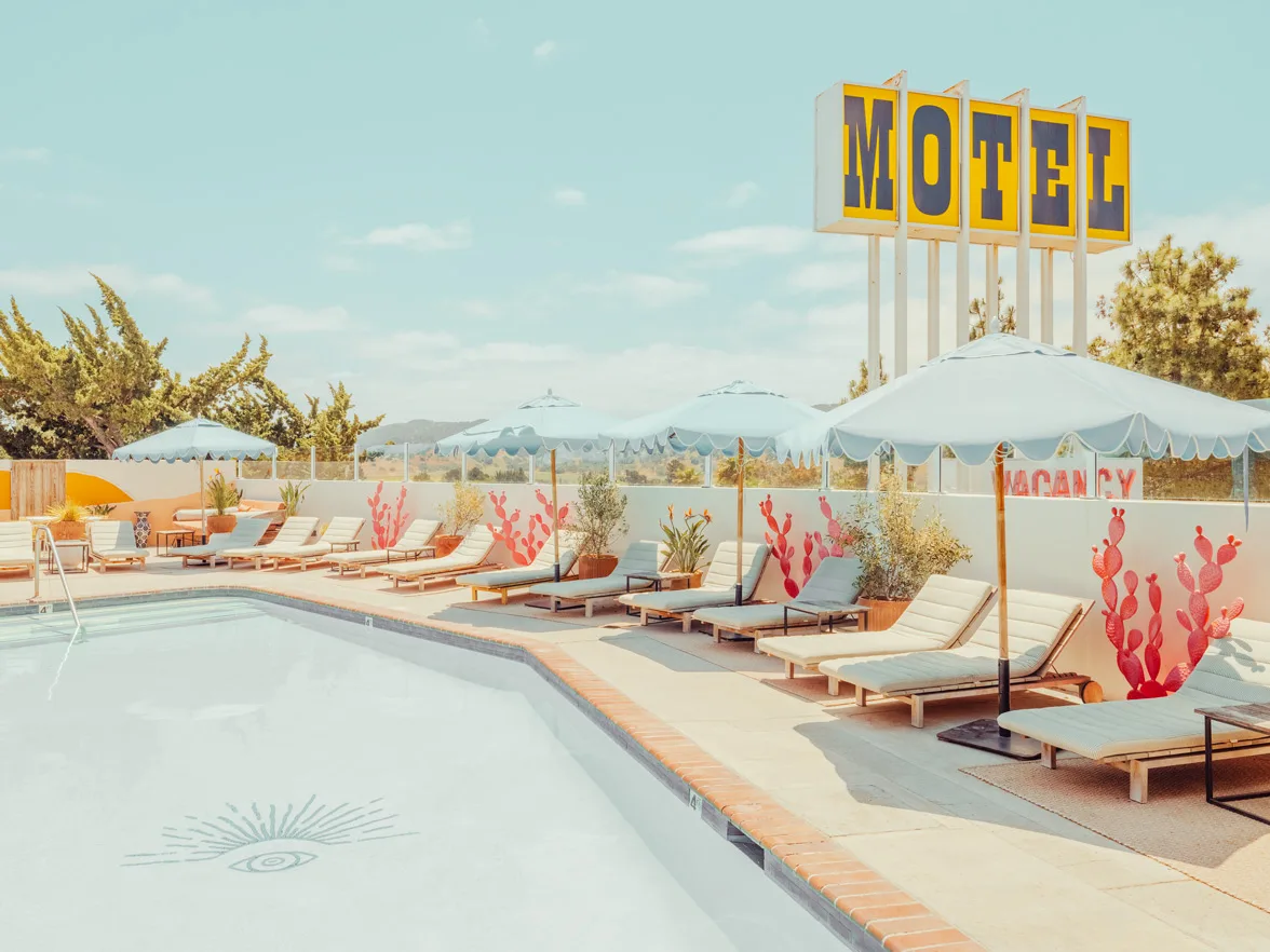 A California coast motel swimming pool with a warm, retro vibe — limited edition fine art print by Ludwig Favre Retro motel pool scene on the California coast with turquoise umbrellas — limited edition fine art print by Ludwig Favre